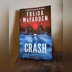 Freida McFadden 'The Crash' Book